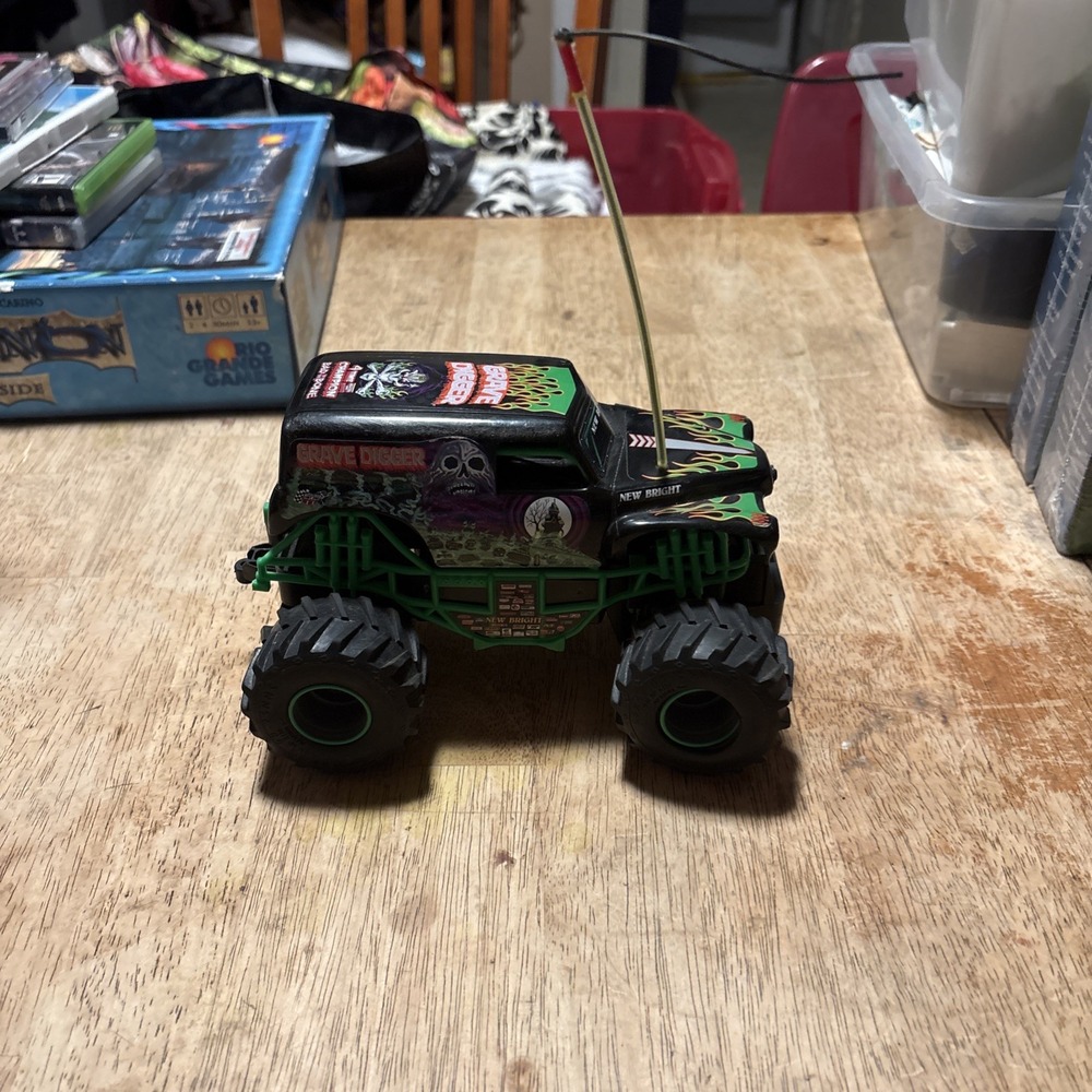 New Bright Grave Digger Monster Jam RC Truck No Remote Black Green